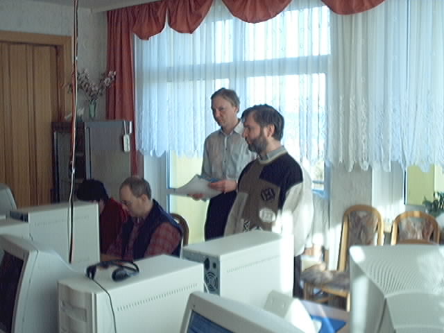 Foto: Dr. K.-H. Weirich überreicht Diplom